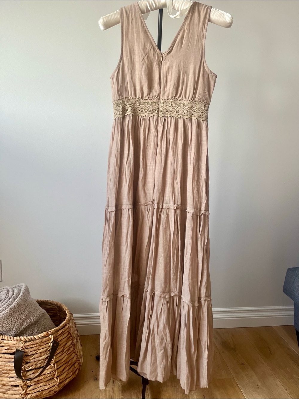 Rebellion Cottagecore Boho Taupe Crochet Lace-Trim Tiered Maxi Dress US M ✨NWT - Picture 4 of 16